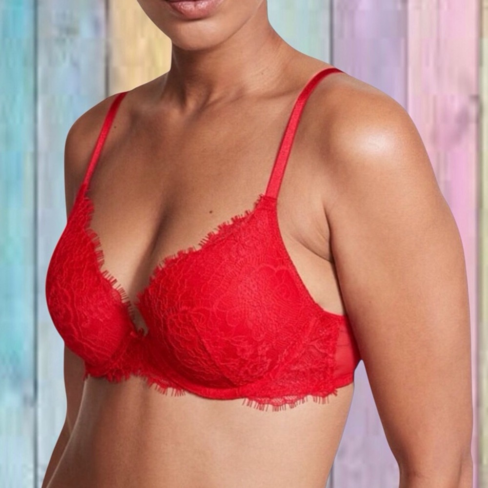 Victoria’s Secret Red Lace Push Up Dream Angels Pigeonnant Bra NWT